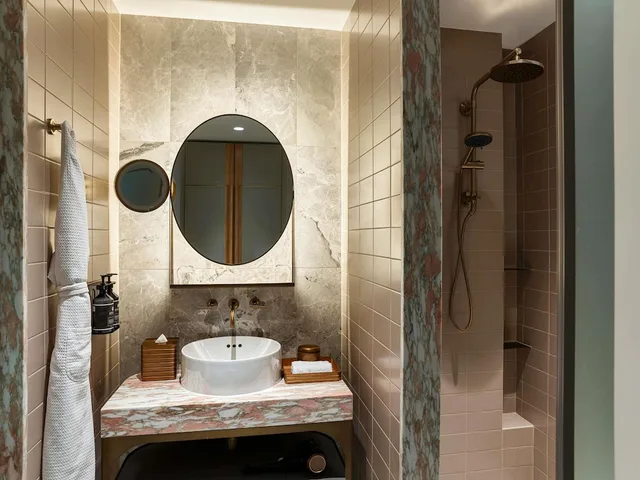 غرفة كلاسيكية بسرير كينج، The Porter House Hotel Sydney - MGallery 7/8
