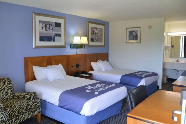Room, 2 Double Beds, Pet Friendly, Days Inn by Wyndham Luray Shenandoah 5/6