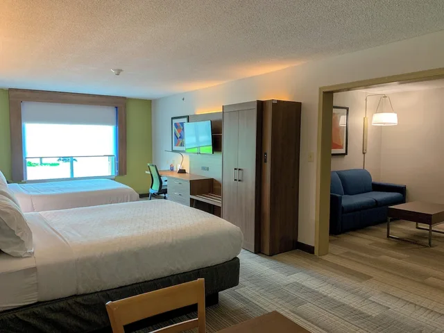 جناح بسريرين كوين مع أريكة، Holiday Inn Express & Suites Lexington Dtwn Area-Keenland 4/8