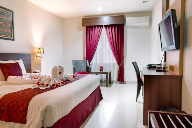 غرفة تنفيذية بسرير مزدوج وسريرين منفصلين، HOTEL BANDARA SYARIAH 1/2