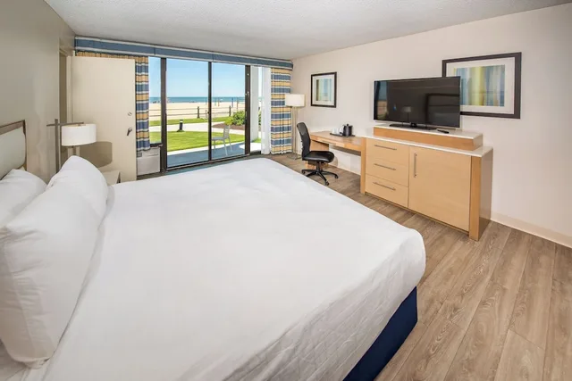 Suite, King Bed, Ocean Front، Wyndham Virginia Beach Oceanfront 1/6