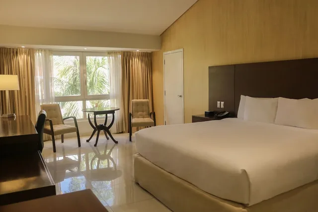 غرفة بسرير كينج بإطلالة على المسبح، Los Tajibos, Santa Cruz de la Sierra, a Tribute Portfolio Hotel 1/10