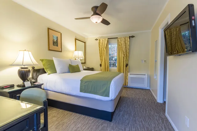 Room, King Bed, Pool Side، Coast Village Inn - Santa Barbara 5/6