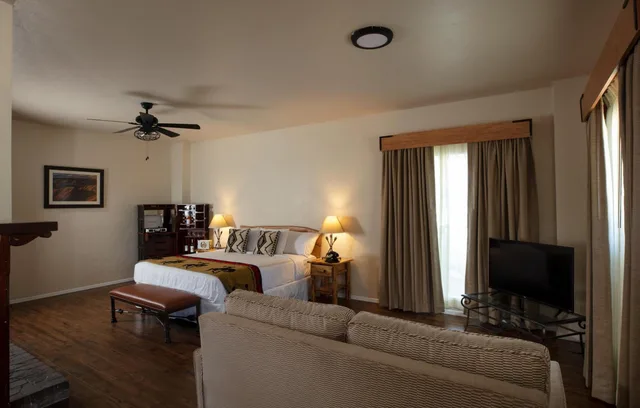 جناح تنفيذي، El Rancho Hotel 7/9
