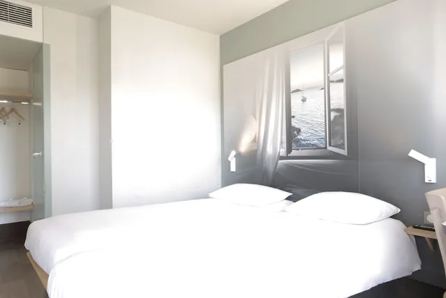 Twin room, B&B Hotel Hyeres 3/4
