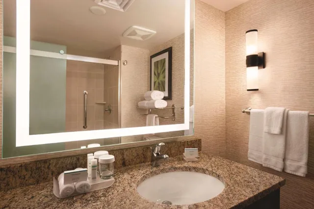 جناح بسرير كينج بإطلالة على المسبح مع أريكة لذوي الإعاقة، Homewood Suites by Hilton Tucson/St. Philip s Plaza Univ 2/3