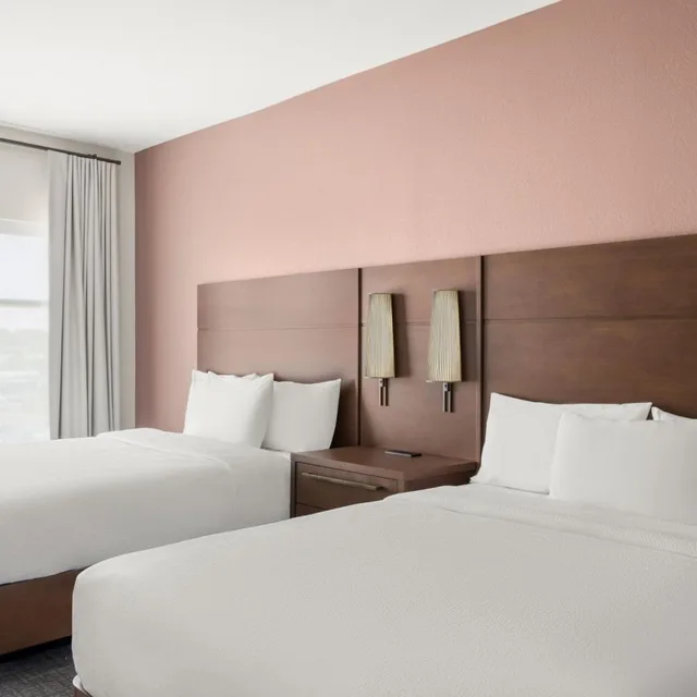 جناح ركني بسرير كوين بغرفة نوم واحدة مع أريكة، Residence Inn by Marriott Milwaukee Brookfield at Poplar Creek 1/3