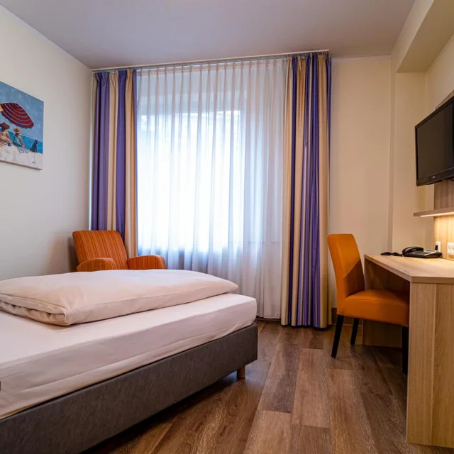 Standard, Single, Hotel Am Stadtpark Hilden 1/15