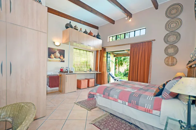 غرفة إليت بسرير كينج، Cherry Tree Cottage Linden Bed And Breakfast 2/3