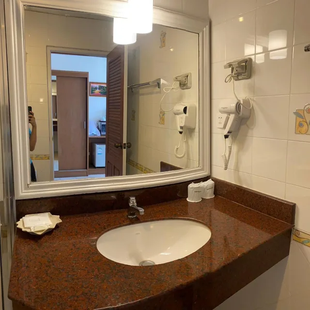 غرفة ديلوكس بسرير مزدوج أو سريرين منفصلين بإطلالة على البحر، Seaview Hotel Sriracha 9/10