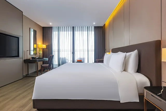 Premier, King Bed, Ocean Front، Le Sands Oceanfront Da Nang Hotel 6/9