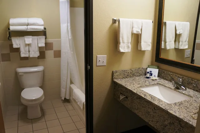 غرفة سوبيريور بسرير كينج، AmericInn by Wyndham Fort Dodge 3/4