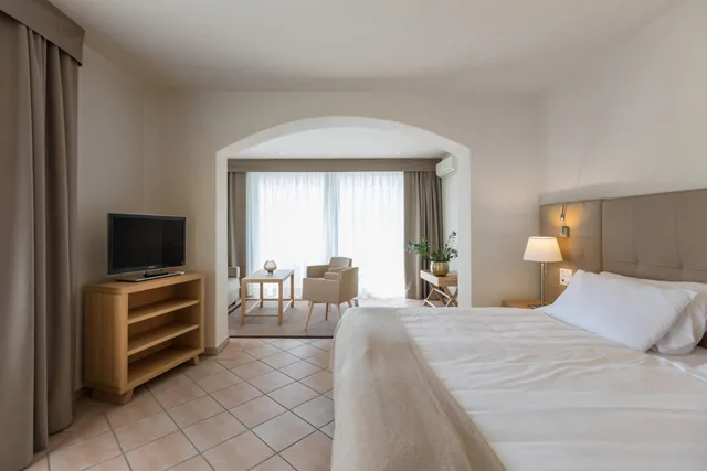 جناح بشرفة، Parkhotel Delta 2/10