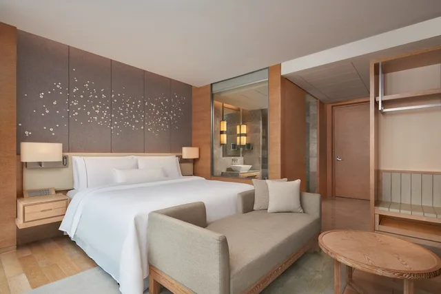 Superior, Deluxe, King Bed, The Westin Chongqing Liberation Square 1/8