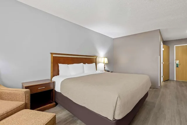 غرفة قياسية بسرير كينج، Quality Inn near Monument Health Rapid City Hospital 5/8