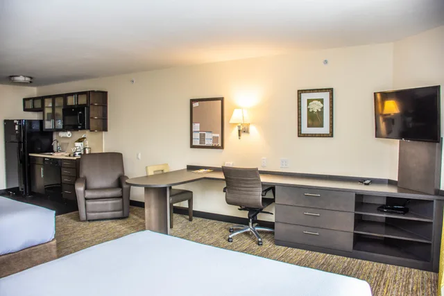 جناح استوديو بسريرين كوين، CANDLEWOOD SUITES OVERLAND PARK 5/6
