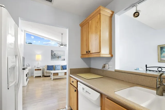 شقة كومفورت بسريرين منفصلين وسرير كينج بغرفتي نوم مع أريكة، The Ringling Beach House 6/6