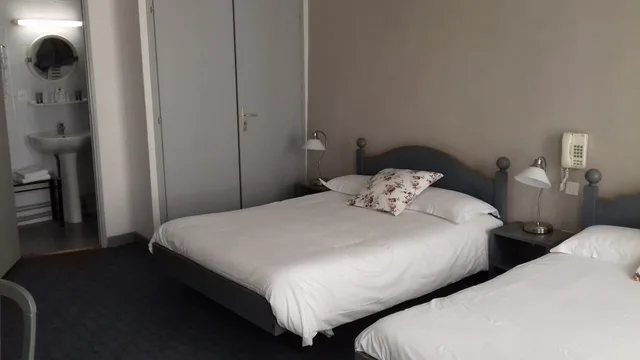 غرفة عائلية بسرير كوين وسرير فردي، HOTEL DE LA COURONNE 2/2