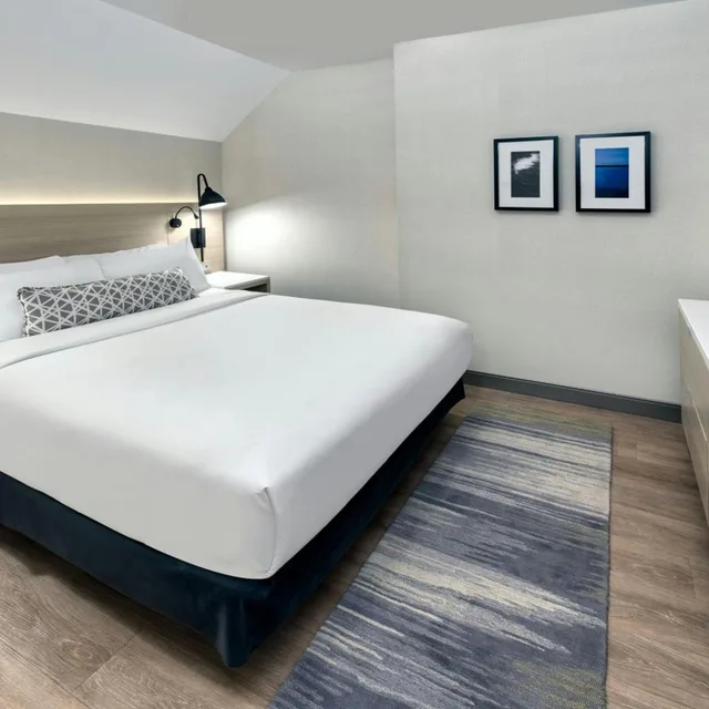 جناح تنفيذي بسرير كينج، The Insignia Hotel, Sarnia, a Tribute Portfolio Hotel 4/9