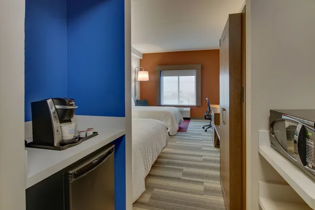 Standard, 2 Queen Beds, Holiday Inn Express & Suites Nashville Metrocenter Downtown 8/8