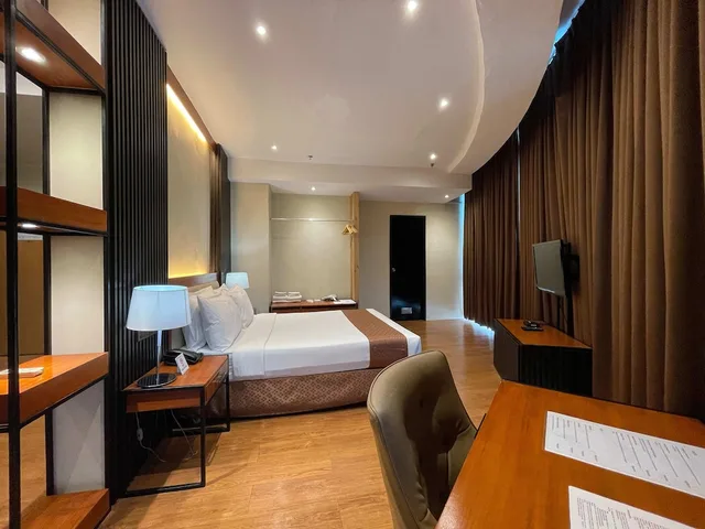 Business, Studio, Suite, Queen Bed, Golden Peak Hotel and Suites powered by Cocotel 5/10