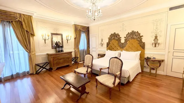 Presidential, Suite, Queen Bed, Square View, Terrace، Radisson Blu Ghr Hotel Rome 5/10