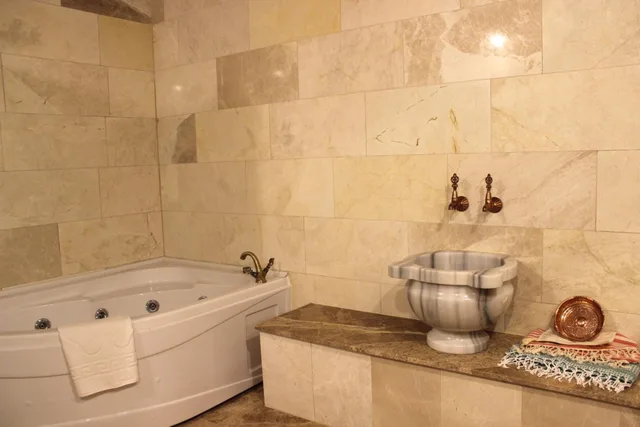 غرفة ثلاثية بحوض استحمام، Kayra cave suites 7/9