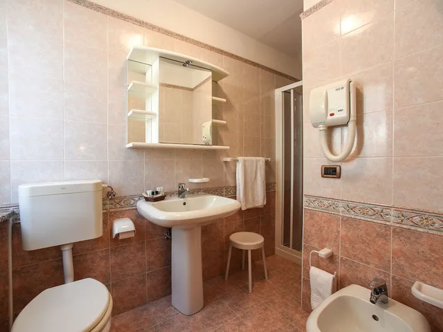 غرفة ثلاثية، Hotel Adriana 3/3