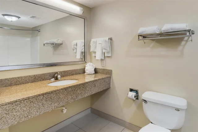 جناح بسرير كينج، Best Western Plus Richmond Hill Inn 5/5