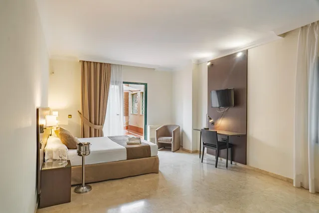 جناح جونيور بشرفة، Hotel Mainake Sl 2/9