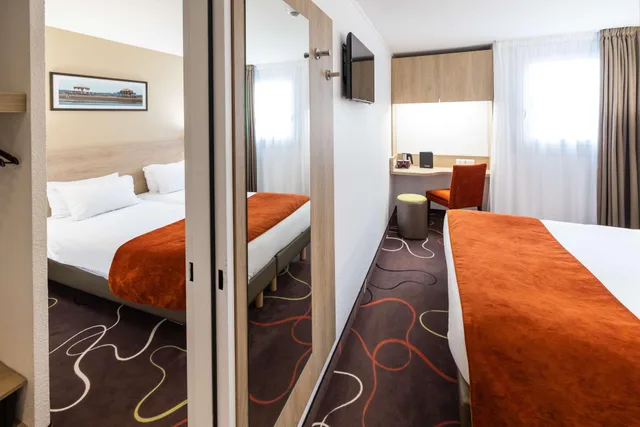 غرفة متصلة عائلية بسرير كوين وسريرين منفصلين بحوض استحمام، Best Western Hotel Le Bordeaux Sud 2/3