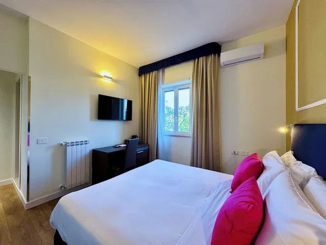 غرفة أساسية بسرير مزدوج، Hotel La Pergola Sorrento 1/2