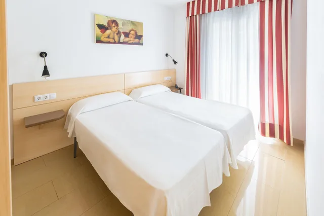 شقة بسريرين مزدوجين بشرفة بغرفتي نوم مع أريكة، Neptuno Apartments 2/10