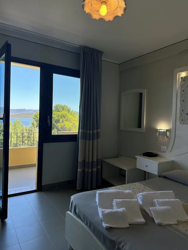 Panoramic, Queen Bed, Lagoon View, Corte Cala Dei Pini 2/5