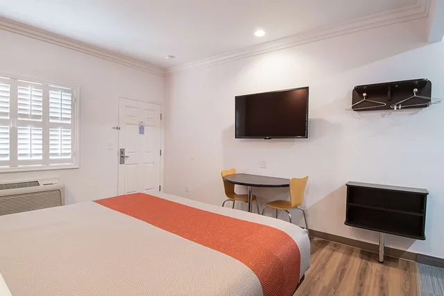 غرفة ديلوكس بسرير كوين، Motel6 Lomita, CA 2/10