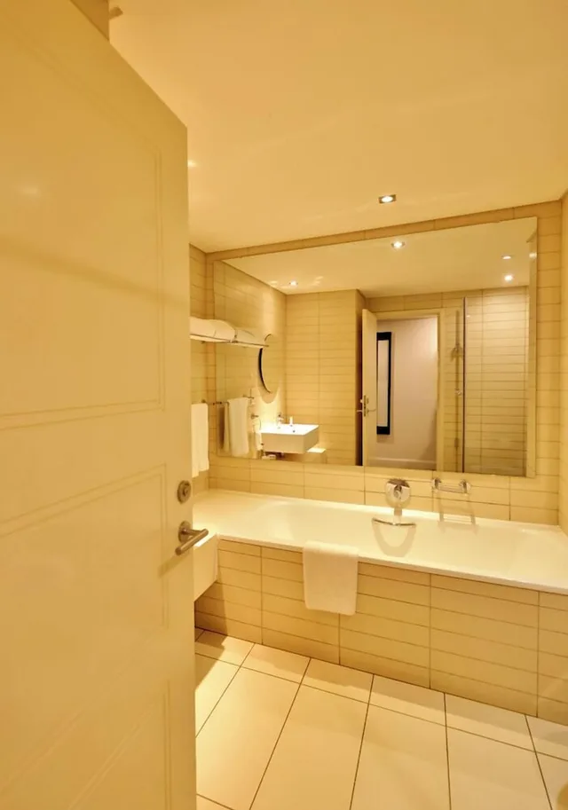 جناح سوبيريور بسرير كينج، Labadi Beach Hotel 9/9