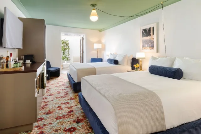 غرفة قياسية بسريرين كوين، Palihouse West Hollywood 2/5