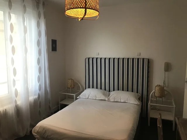 غرفة بسرير مزدوج، Hôtel De La Paix 1/6