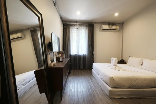 غرفة ديلوكس بسرير مزدوج بشرفة، Iron32 Hotel Bar And Bistro 2/10