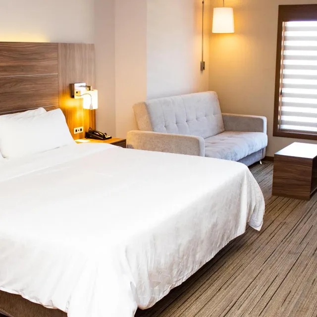 جناح، Holiday Inn Express Guaymas 4/10