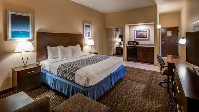 غرفة قياسية بسرير كينج، Best Western Naples Plaza Hotel 1/7