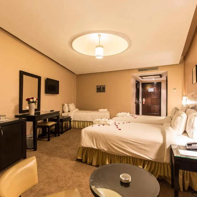 غرفة ثلاثية، Hotel Almas 2/10