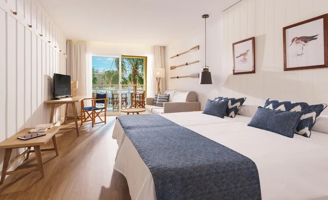 Junior Suite, Twin Beds, Sofa, Balcony, Club Del Sol 3/5