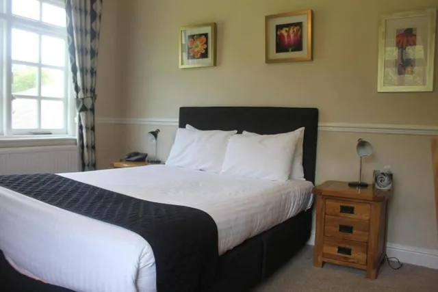 غرفة قياسية بسرير مزدوج، OYO Flagship Nant Ddu Lodge Hotel & Spa 1/3