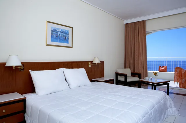 جناح جونيور بسريرين منفصلين بإطلالة على البحر مع أريكة، Sunshine Corfu Hotel & Spa 1/3