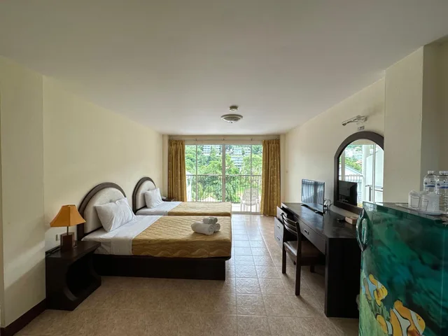 غرفة ديلوكس بسريرين منفصلين بشرفة، Kata Place Hotel 1/1