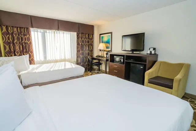 غرفة بسريرين كوين لذوي الإعاقة، Elimwood Hotel, A Ramada by Wyndham 5/10