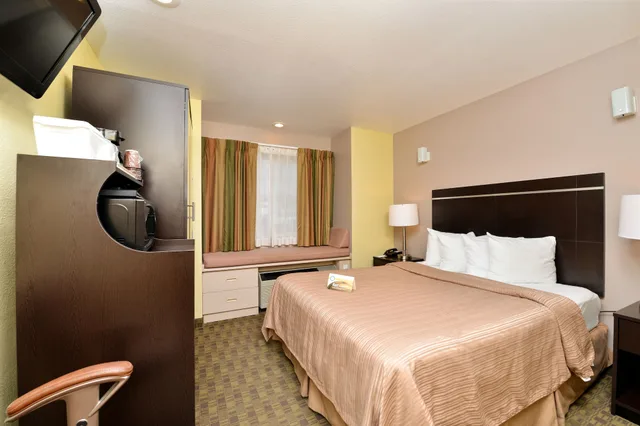 غرفة قياسية بسرير كوين، Quality Inn and Suites Elko 3/7