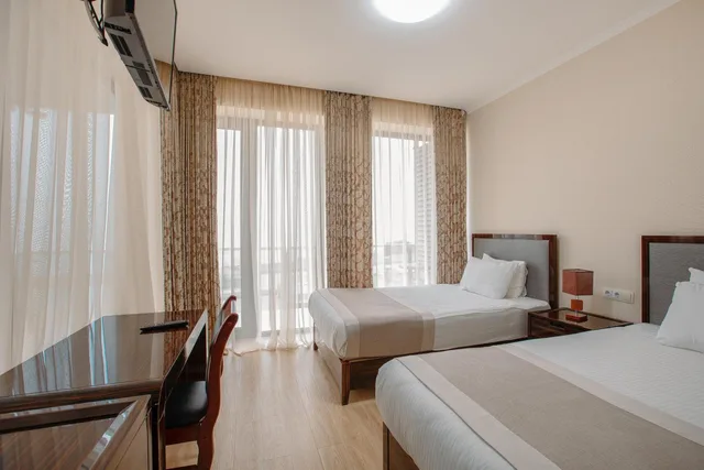 غرفة بسريرين منفصلين بإطلالة على المدينة، Lisi Hills Hotel 10/10