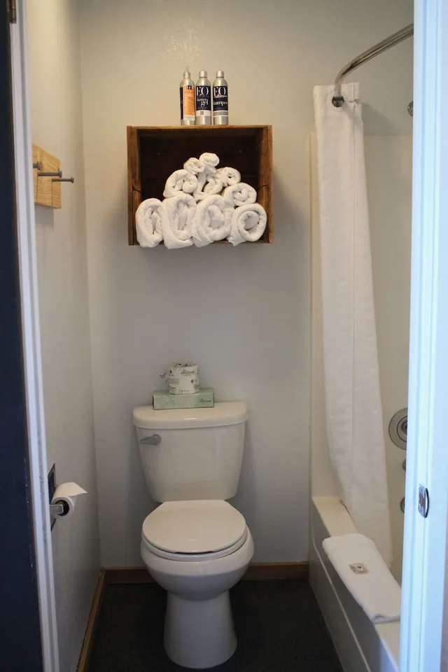 East, Queen Bed, Accessible، Adrift Hotel 4/4
